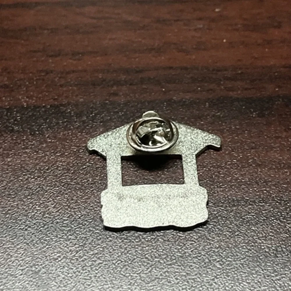 Wishing Well Lapel Hat‎ Pin